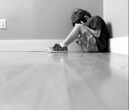 過(guò)分自卑竟導(dǎo)致自閉 4個(gè)方式調(diào)節(jié)